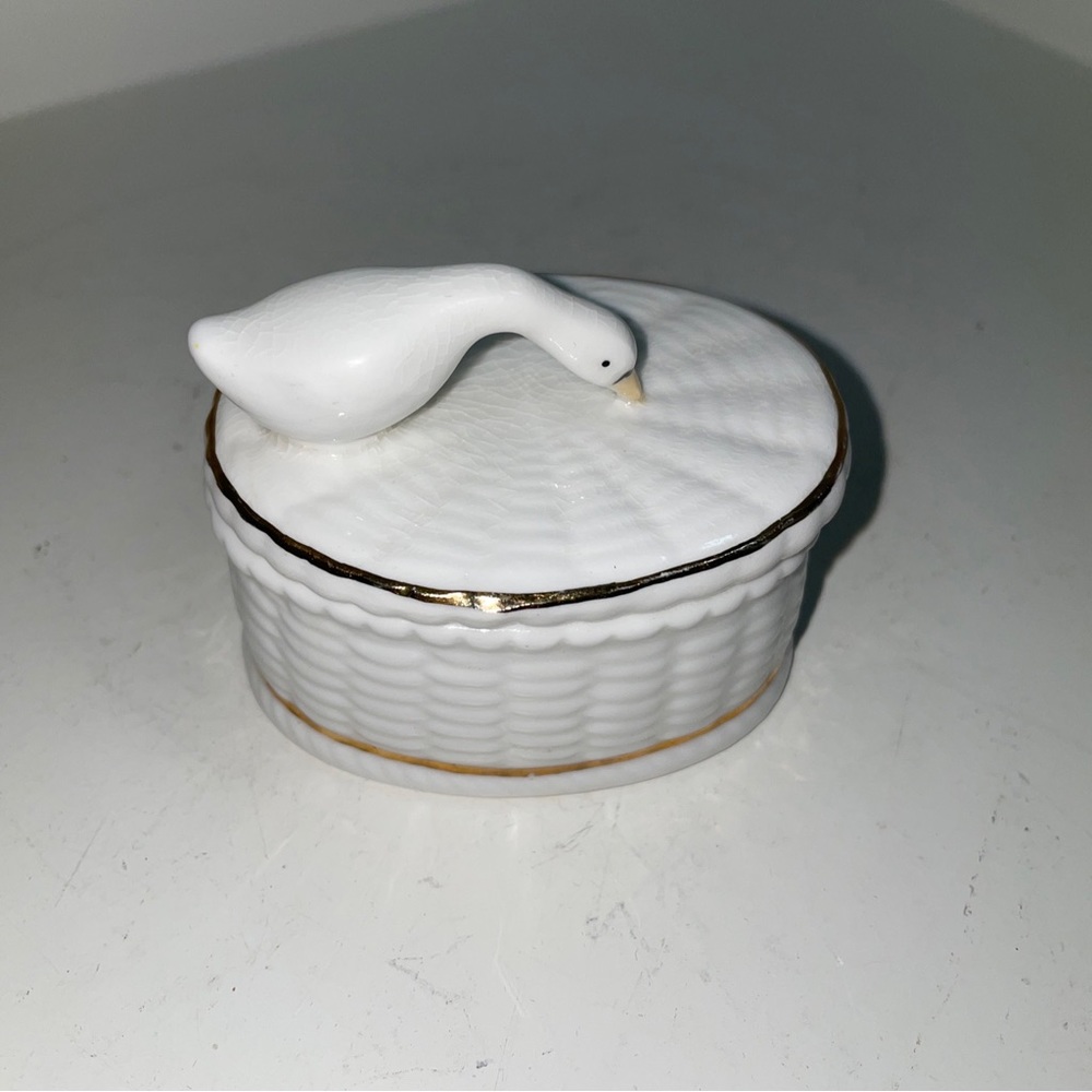Vintage Lefton Bone China Oval Trinket Box With Goose On Top Basket Weave Design